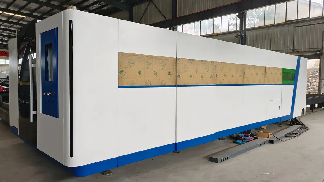 Máy cắt laser kim loại với vỏ bảo vệ đóng và tốc độ cắt 0-40m/min 0