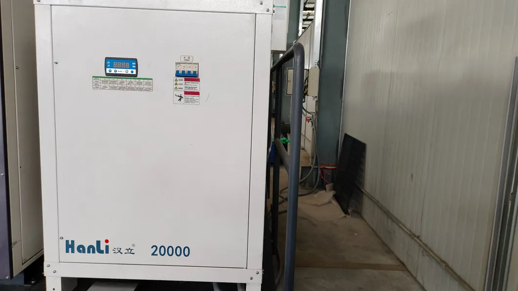 Máy cắt laser kim loại với vỏ bảo vệ đóng và tốc độ cắt 0-40m/min 1